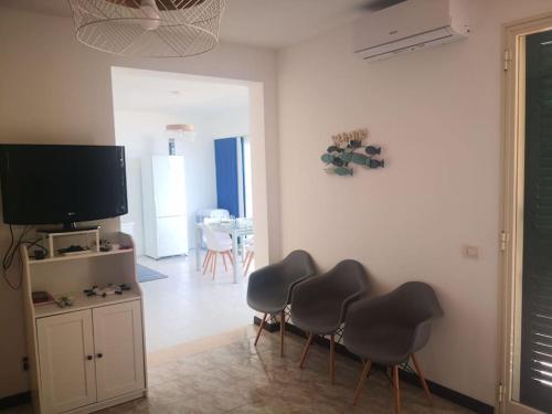 TV a/nebo společenská místnost v ubytování Serenity House 80mq vista mare