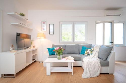 Seaview holiday home apt. with private terrace
