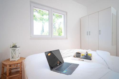 Seaview holiday home apt. with private terrace