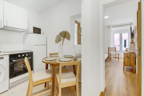 2BR renovated heart of Santos w/ AC | By Airnest