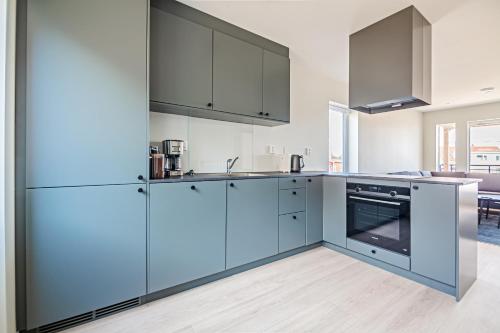 Η κουζίνα ή μικρή κουζίνα στο BREIM-new apartment in Ballstad #59