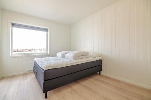 Ένα ή περισσότερα κρεβάτια σε δωμάτιο στο BREIM-new apartment in Ballstad #59