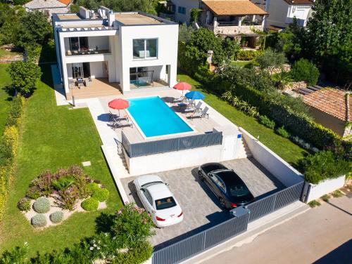 Villa with pool and view