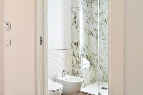 a bathroom with a toilet and a sink at Blumarea in Agropoli