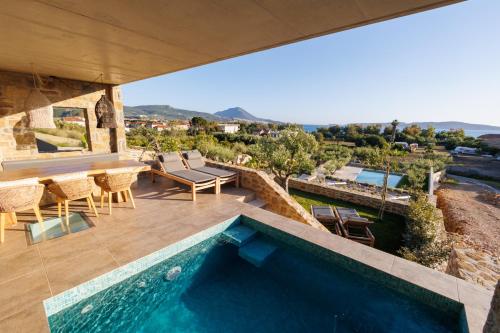 Piscina de la sau aproape de Gialova Hills Luxury Villas with Private Pool