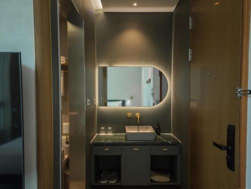 a bathroom with a sink and a mirror at PAPO'A Harbor Hotel in Kaohsiung