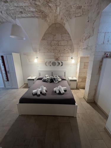 a bedroom with a bed with three towels on it at Al Civico 33 in Martina Franca