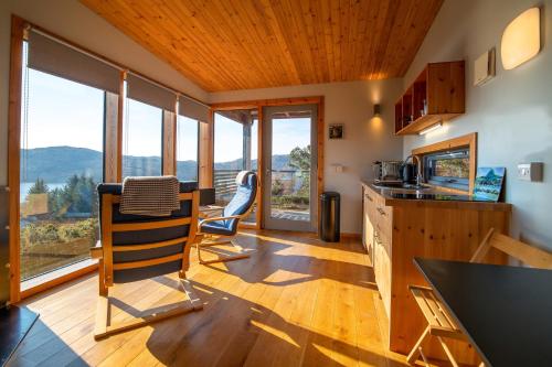 Dapur atau dapur kecil di Lazybed Accommodation