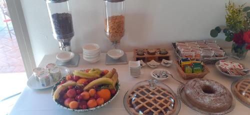 a table topped with bowls of fruit and other foods at Agriturismo Agrifoglio in Capalbio