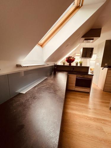 Apartmán VALORI - 100m2にあるキッチンまたは簡易キッチン