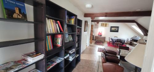 a room with book shelves filled with books at F3 tout confort spacieux in Mauves-sur-Huisne