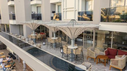 an overhead view of a hotel lobby with tables and chairs at Kleopatra Dreams Beach Hotel in Alanya