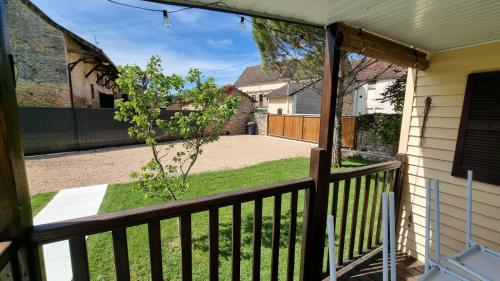 gite récent, piscine privativeにある庭