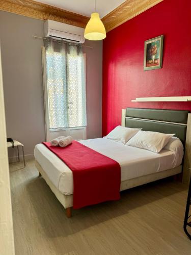 Appartement Le Saint-Charlesにあるベッド