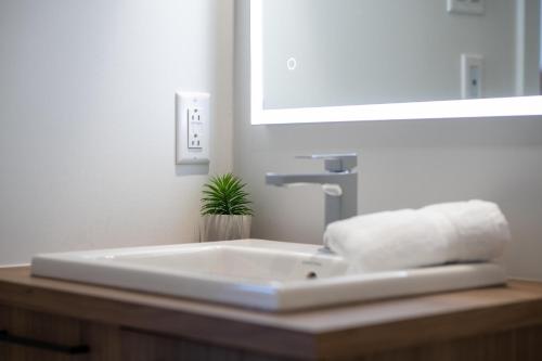Vannituba majutusasutuses Chalet Xo Tremblant - 5brs, Private Baths, Spa, Sauna & Rooftop