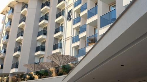 a view of the facade of a building at Kleopatra Dreams Beach Hotel in Alanya