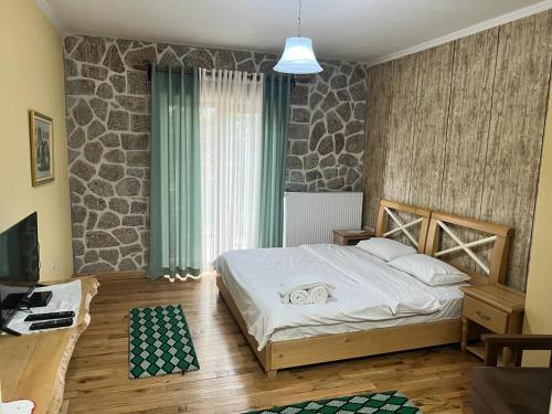 Postel nebo postele na pokoji v ubytování Hotel Bacelli Voskopoje