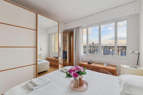 Photo de la galerie de l'établissement Exceptional Apartment-Terrace-Eiffel Tower, à Paris