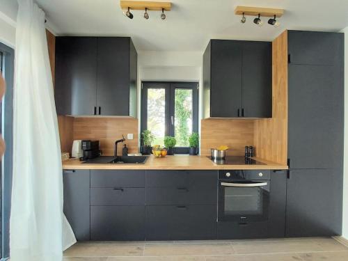 Apartment Victoria - 2 bed apartment with balcony and parking