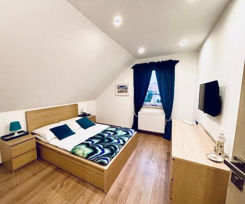 Ένα ή περισσότερα κρεβάτια σε δωμάτιο στο Apartament turkusowy