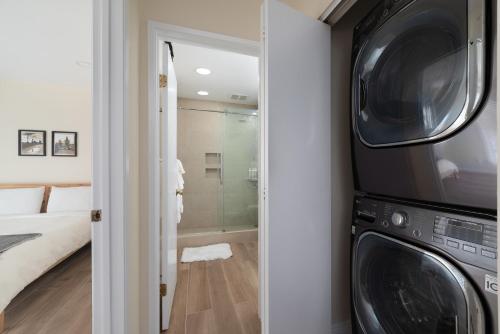 a bathroom with a washer and dryer in a room at Bright, Newly Remodeled 1BR in PA Second Downtown in Palo Alto