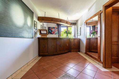 Η κουζίνα ή μικρή κουζίνα στο Willa Serafin-basen, sauny i jacuzzi w Willa Baciarka dodatkowo płatne