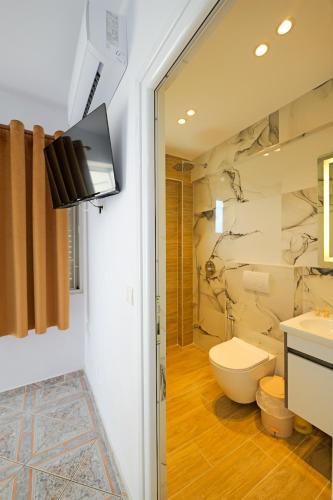 a bathroom with a toilet and a sink at Vila Dura in Ksamil