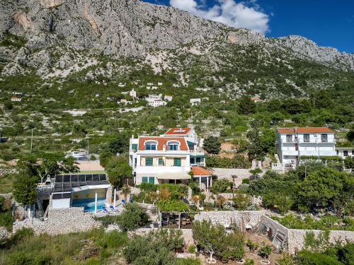 Grand View Apartments