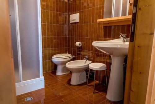 A bathroom at Residence Des Alpes