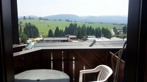 Nespecifikovaný výhled na hory nebo výhled na hory při pohledu z aparthotelu
