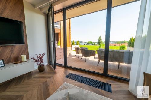 Lake Rental Pratum 22