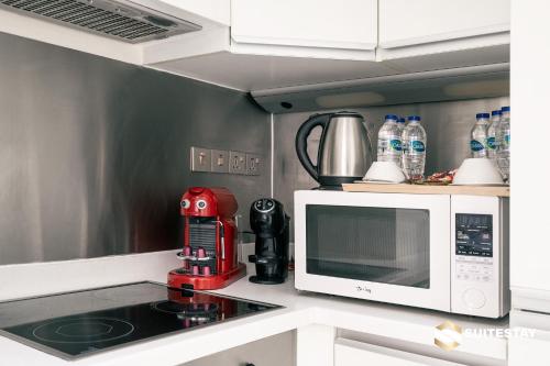 a kitchen with a coffee maker and a microwave at Fashion avenue Dubai Mall -The Residence in Dubai