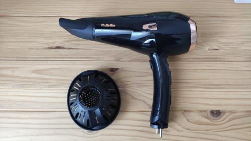 a hair dryer sitting on top of a wooden table at Cœur de Fontainebleau: Confort, Calme & Haut débit in Fontainebleau