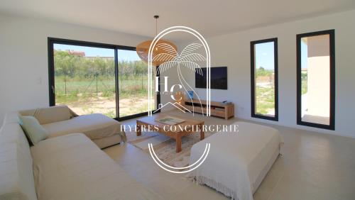 Villa moderne Giens proche plage piscine climatisation Wifi By HC