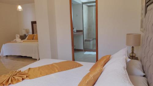 Posteľ alebo postele v izbe v ubytovaní HOTEL BOUTIQUE MANSION LEONOR