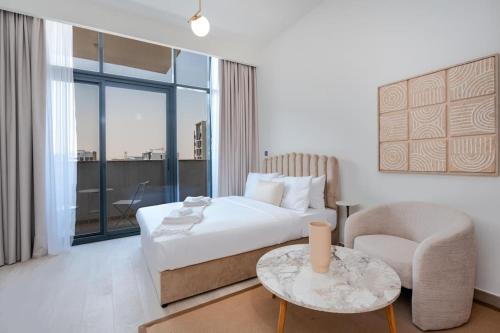 Studio - 12 min downtown - Pool - Azizi Riviera