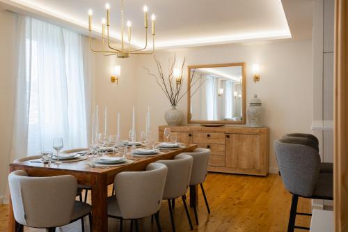 Agora Luxury Apartment By The Boyar Collection