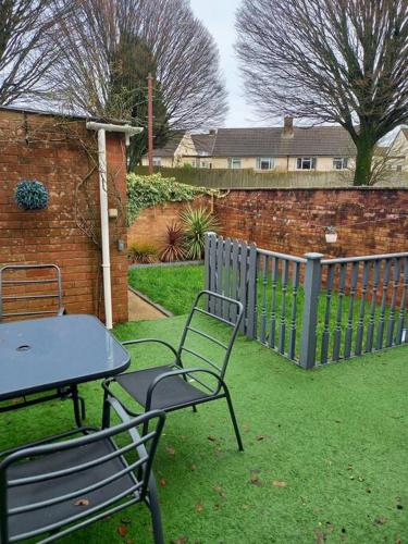 Modernised home with 2 bedrooms in Cardiff photo 7