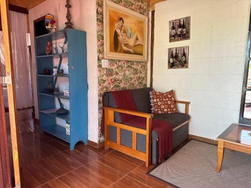 a living room with a couch and a shelf at Divina Cabana - Lago Corumbá IV - Alexânia in Alexânia
