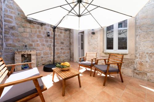 Central located house 'PORAT'