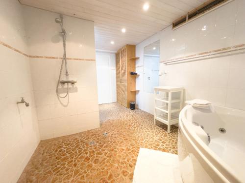 Ванная комната в Privatzimmer mit eigenem Eingang und Terasse