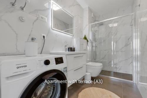 a washing machine in a bathroom with a toilet at La Mer Adriatique in Makarska