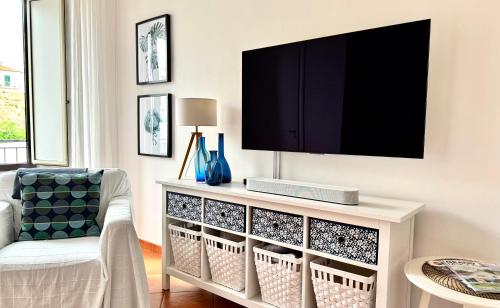 A television and/or entertainment centre at Studio Sant'Antonio