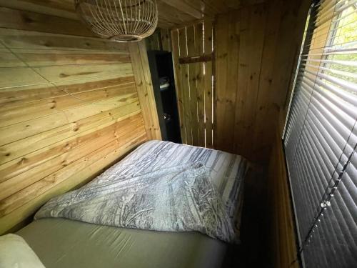 Chalet Friesland H17 - 5 persにあるベッド