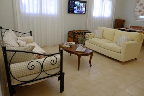 Χώρος καθιστικού στο Vintage Garden House