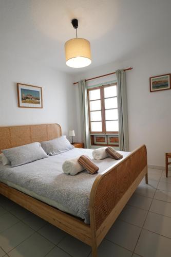 Postel nebo postele na pokoji v ubytování El Caleton Garden Apartment