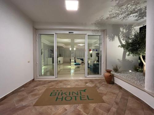 a living room with a sliding hotel sign on the floor at Bikini Hotel in Vieste