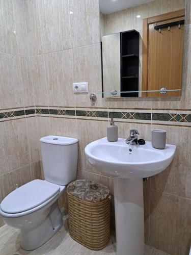 Ένα μπάνιο στο Apartamento en Rianxo La Morenita