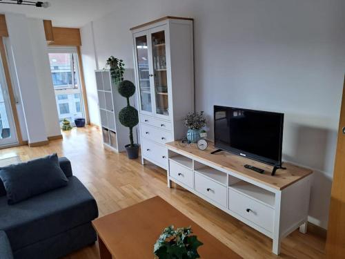 Μια τηλεόραση ή/και κέντρο ψυχαγωγίας στο Apartamento en Rianxo La Morenita
