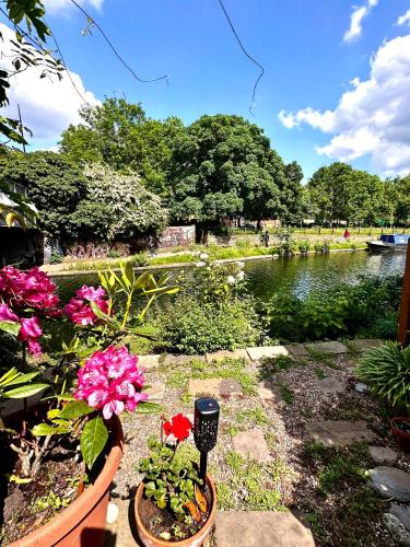 Amazing Location - City of London- 2 Bedroom Stunning Canal View House With Private Garden,Parking & Balcony photo 67